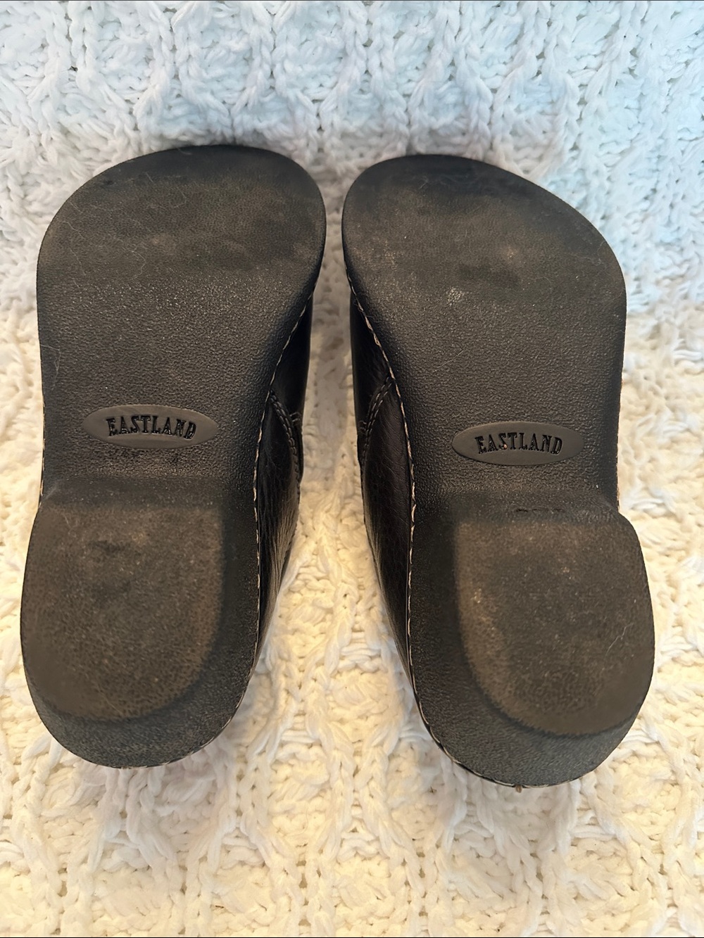 EASTLAND Black Leather Slip-On Clogs with Contrast Stitching Sz6.5 Comfy Quality - Picture 6 of 10